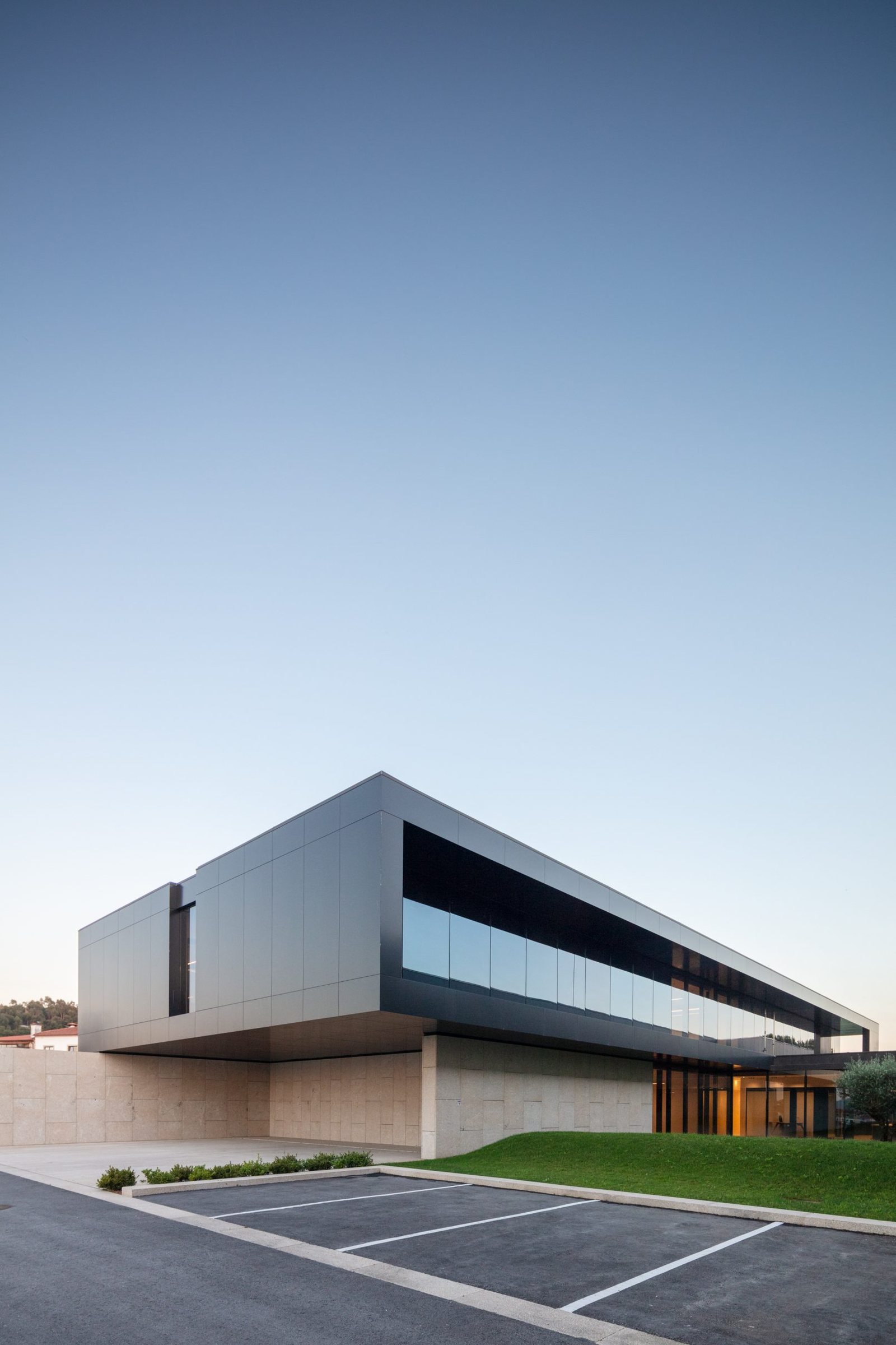 Porminho Industrial Building — 272