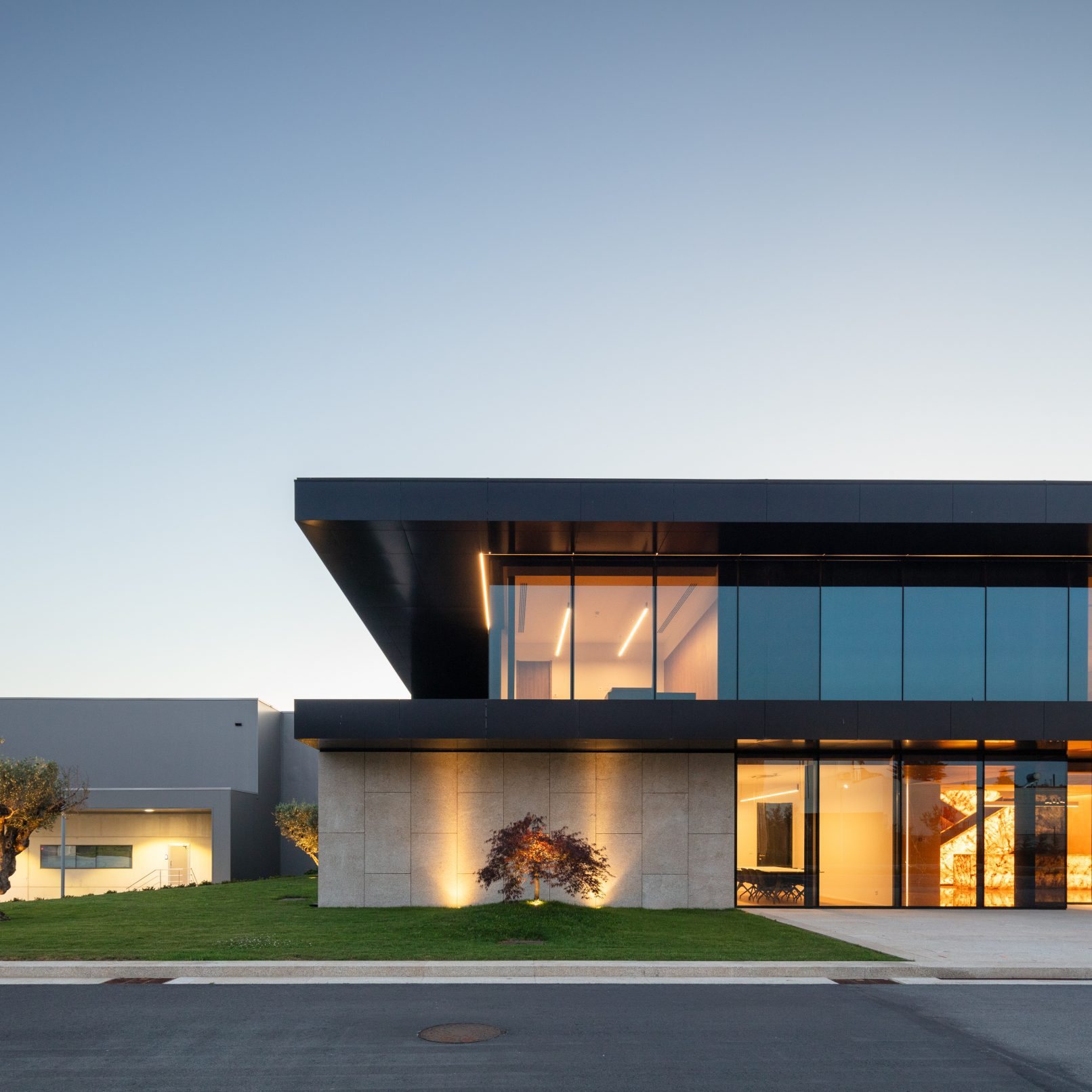 Porminho Industrial Building — 296