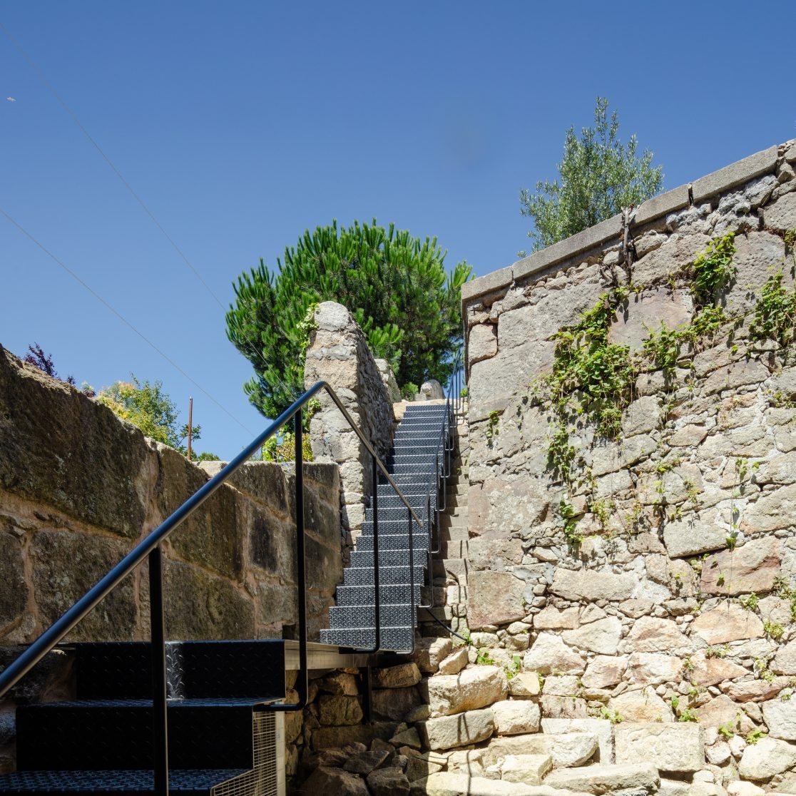 Building on Antero Quental — 45