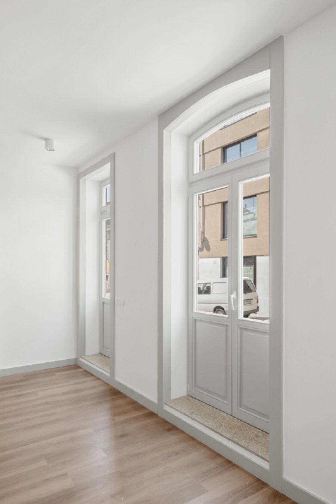 Bonjardim Building — 98
