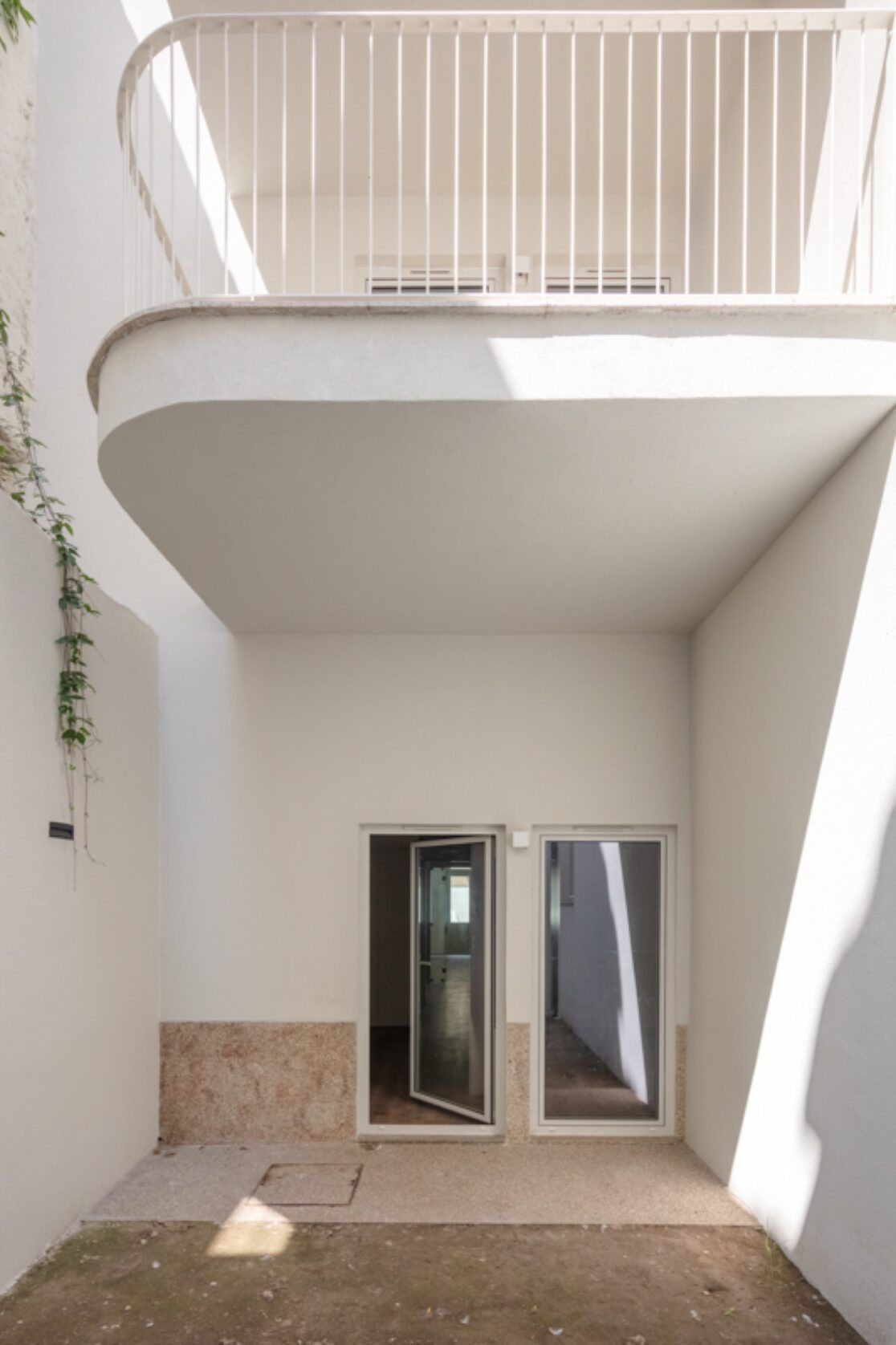Bonjardim Building — 50