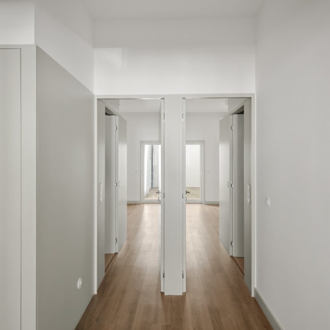Bonjardim Building — 106