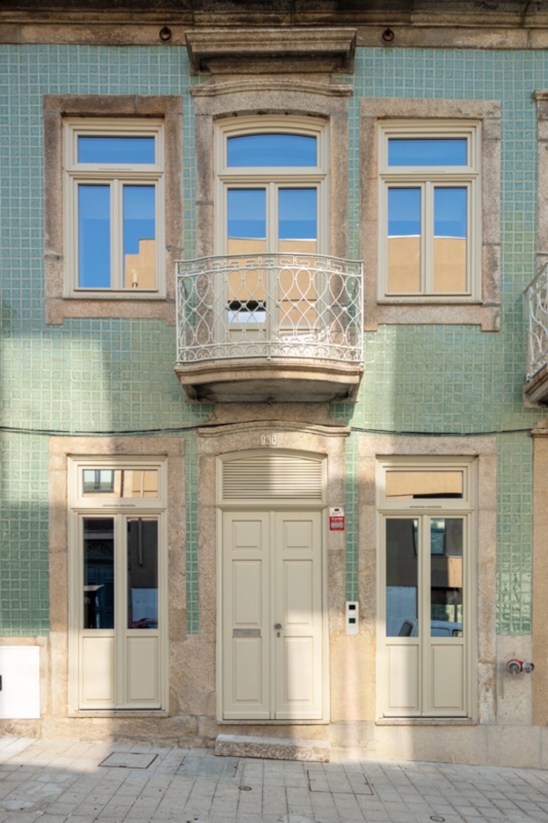 Bonjardim Building — 10
