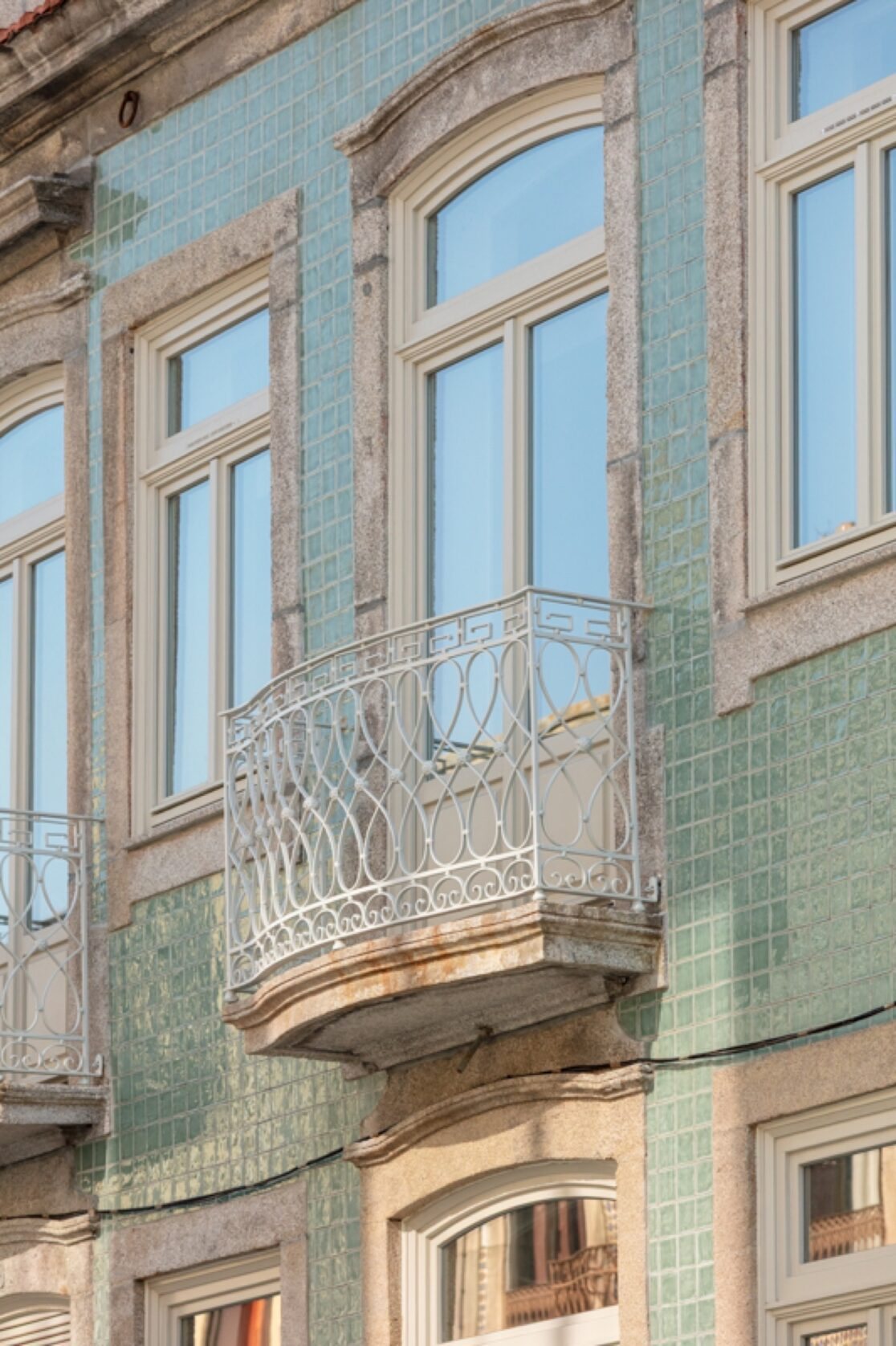 Bonjardim Building — 18