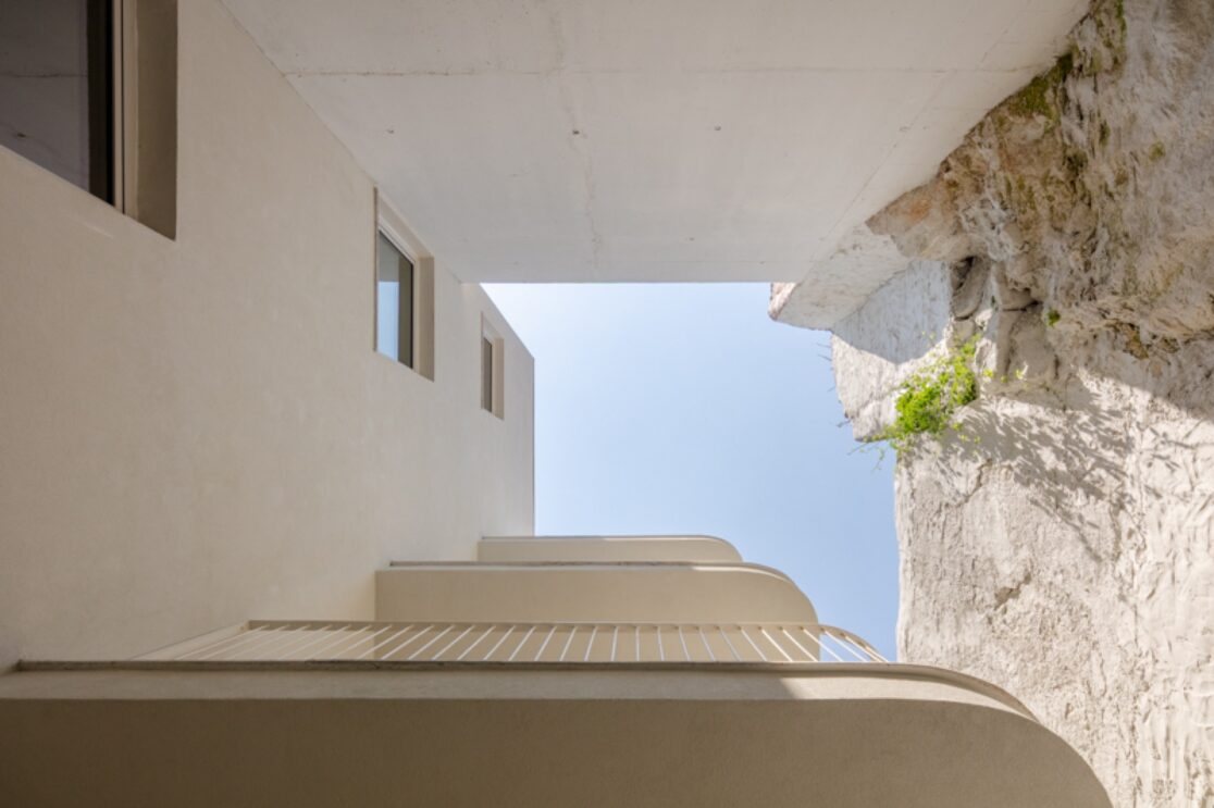 Bonjardim Building — 49