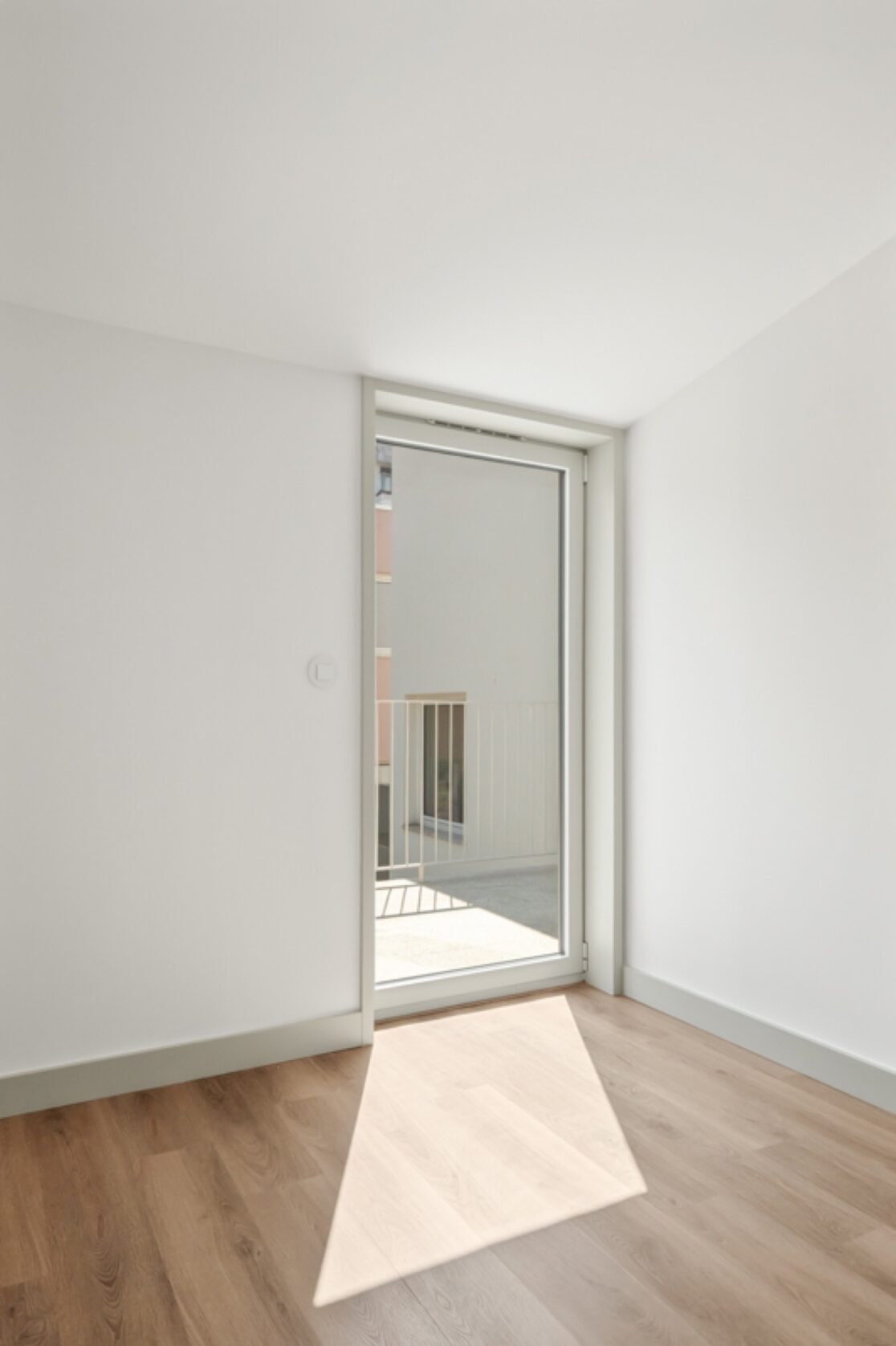 Bonjardim Building — 74