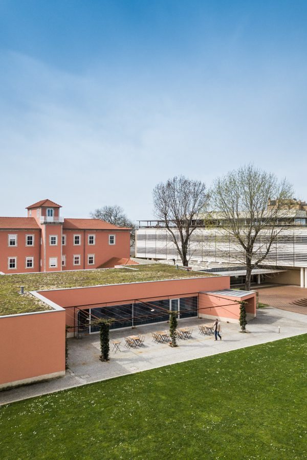 Edifício da Universidade Católica — 8