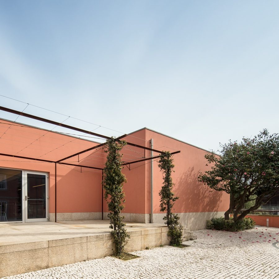 Edifício da Universidade Católica — 20