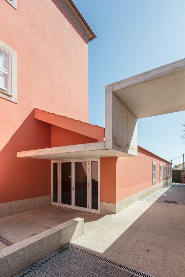 Edifício da Universidade Católica — 38